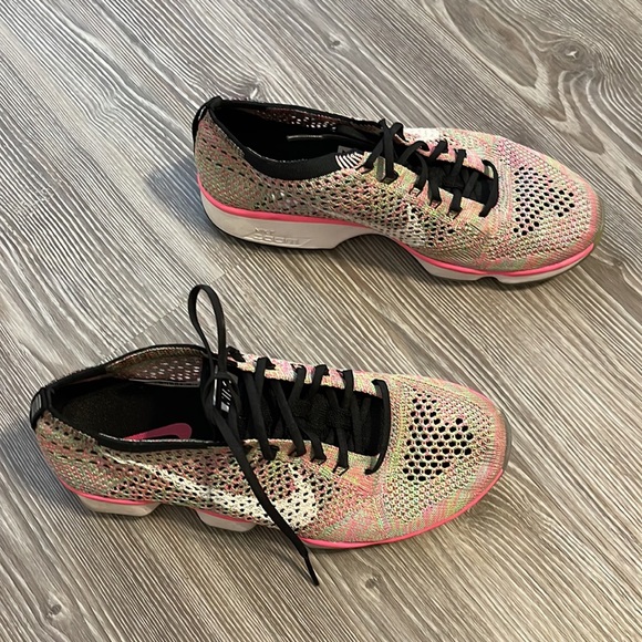 Nike shoes - Picture 3 of 3